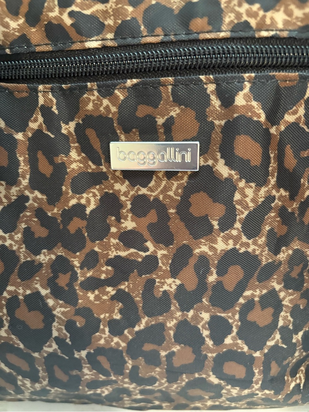 Baggallini Brown and Black Leopard Print Crossbody Shoulder Bag - Picture 2 of 6